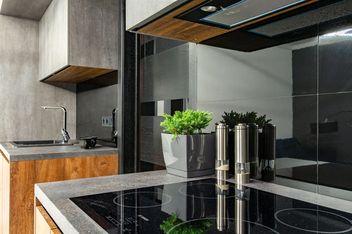 Induction vs. Gas Cooktops: A Practical Guide for Home Cooks